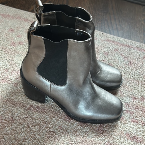 Design Lab Koallan Lord And Taylor Metallic Silver Gray Glam Ankle Bootie - Picture 2 of 4